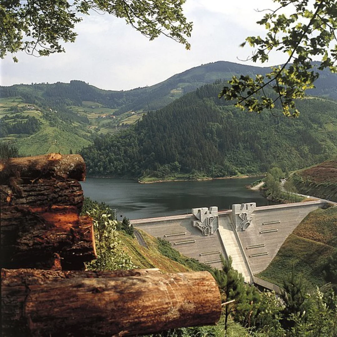 An image depicting the trail Santa Marina - Santruan PR BI 73 and its surrounding area.