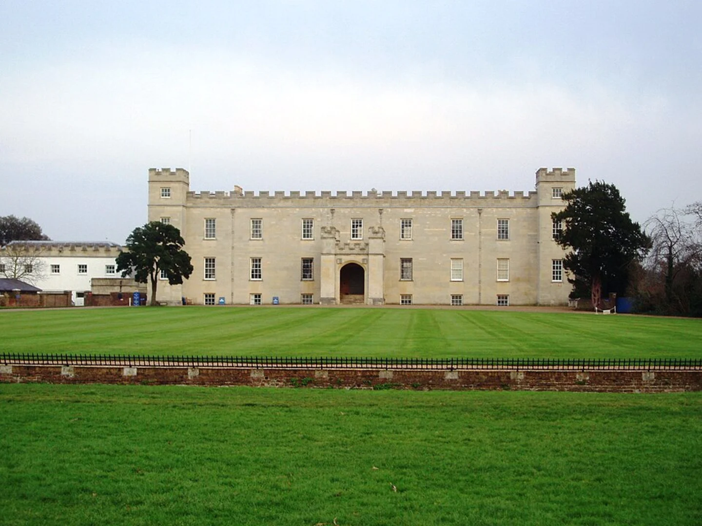 An image depicting the trail Syon Park and Marble Hill House Walk and its surrounding area.
