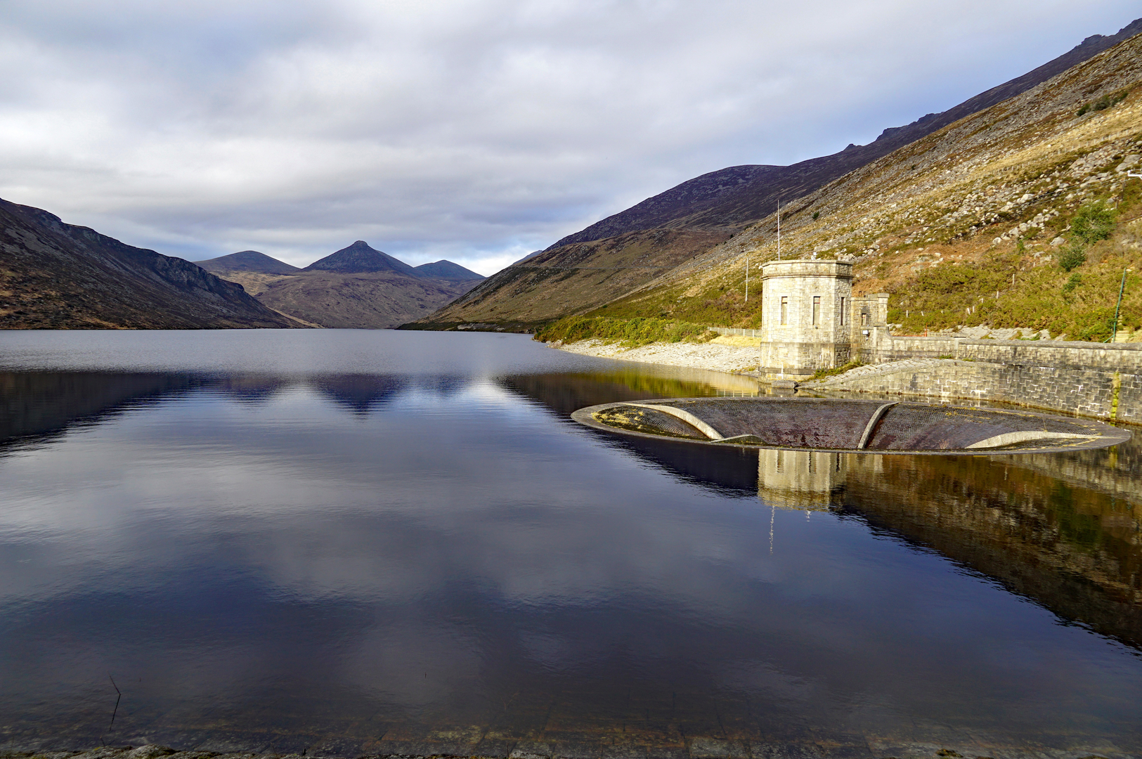 An image depicting the trail Mourne Wall Challenge and its surrounding area.