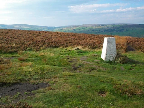 An image depicting the trail Penistone Hill and Tom Stell's Seat Loop and its surrounding area.