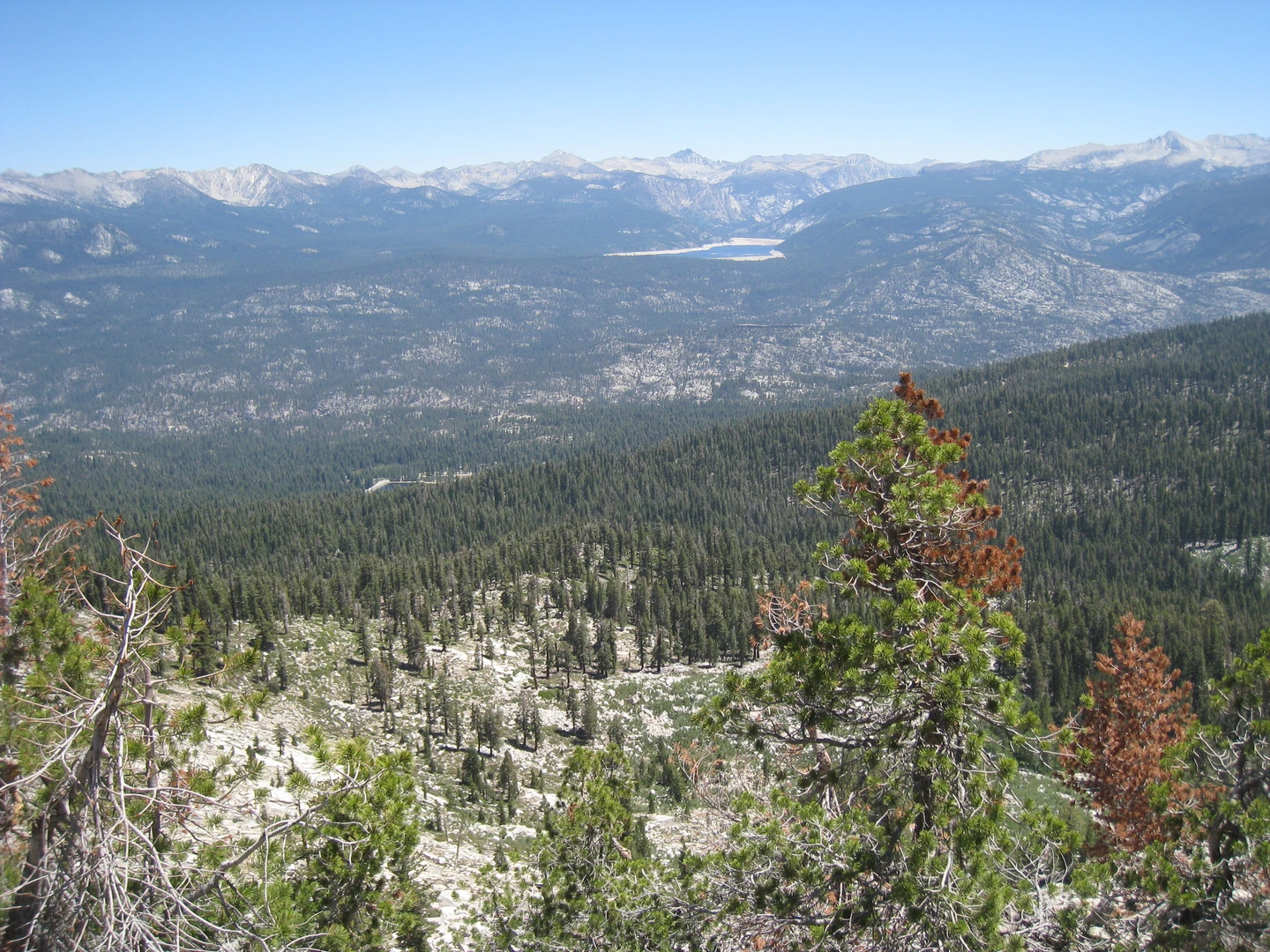 An image depicting the trail Kaiser Pass to Ershim Lake and its surrounding area.