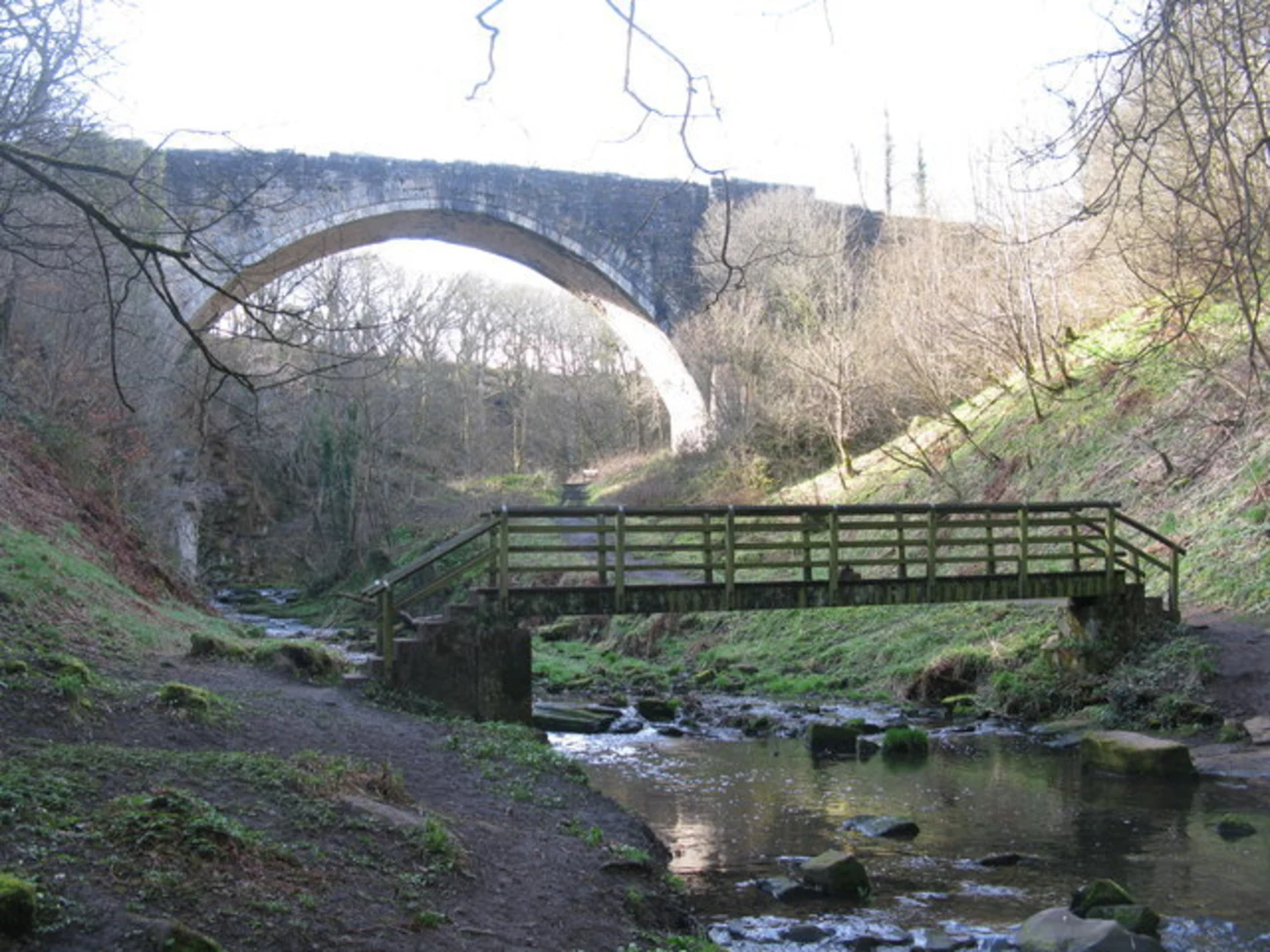 An image depicting the trail Causey Arch Walk and its surrounding area.