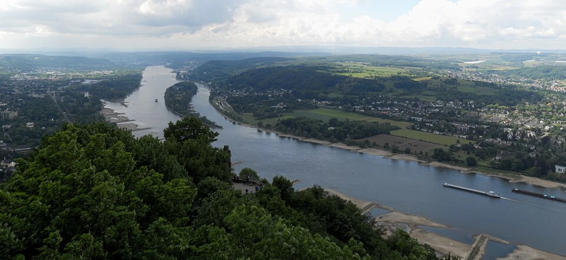 An image depicting the trail Der Wanderklassiker Loop and its surrounding area.