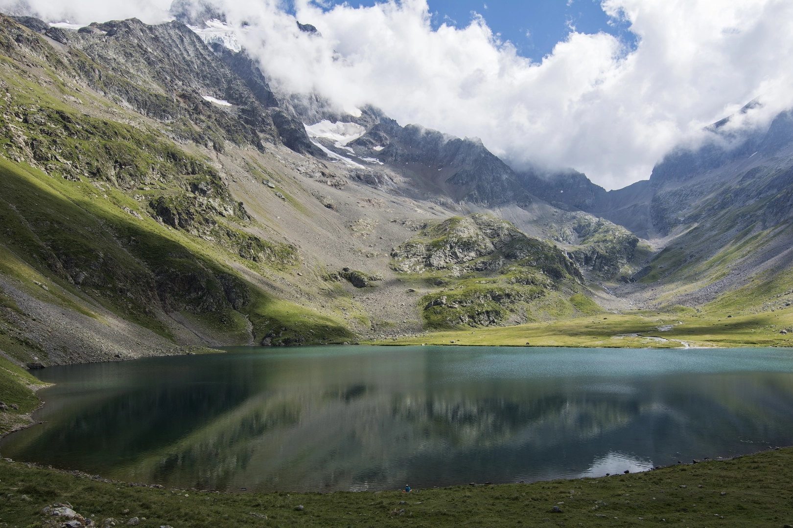 An image depicting the trail GR 54 - Tour of Oisans and Ecrins and its surrounding area.
