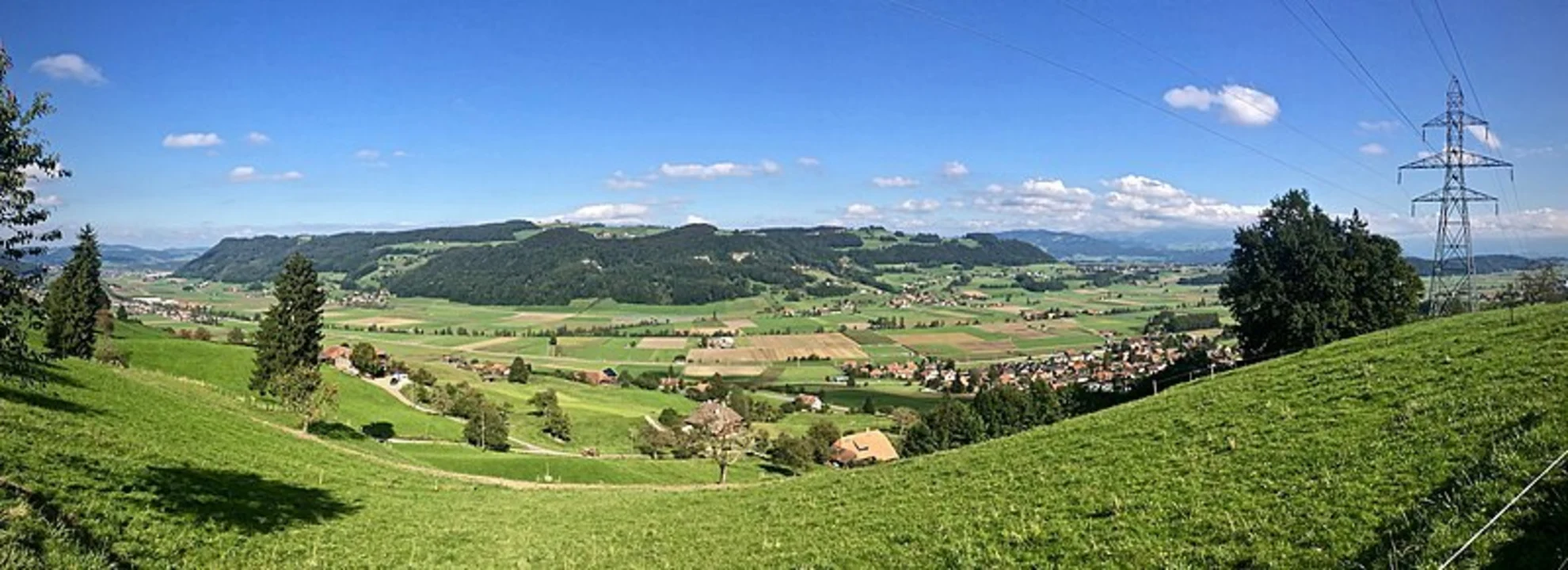 An image depicting the trail Längenberg to Bütschelegg and its surrounding area.