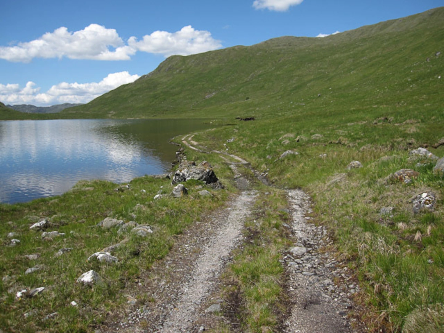 An image depicting the trail Lurg Mhòr and its surrounding area.