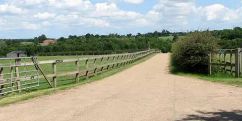 An image depicting the trail Tas Valley Way and its surrounding area.