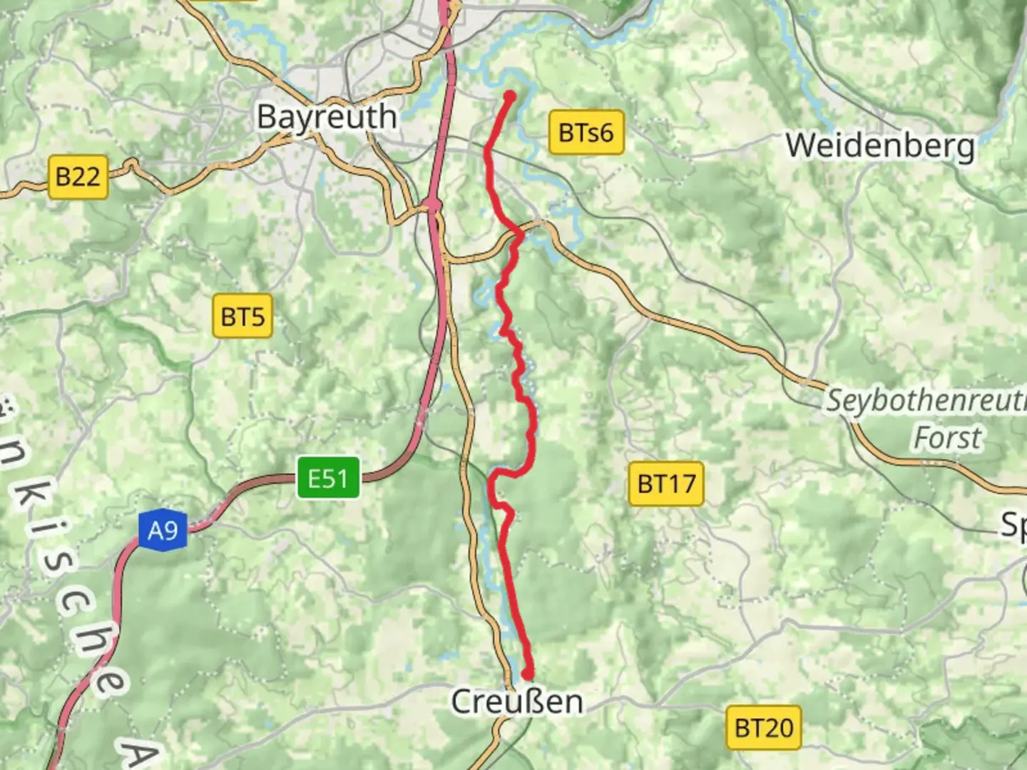 An image depicting the trail Römerleithen to Creußen via Rotmainsteig and its surrounding area.