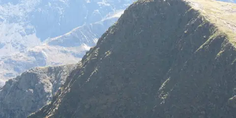 An image depicting the trail Gallt yr Ogof and Braich y Ddeugwm and its surrounding area.