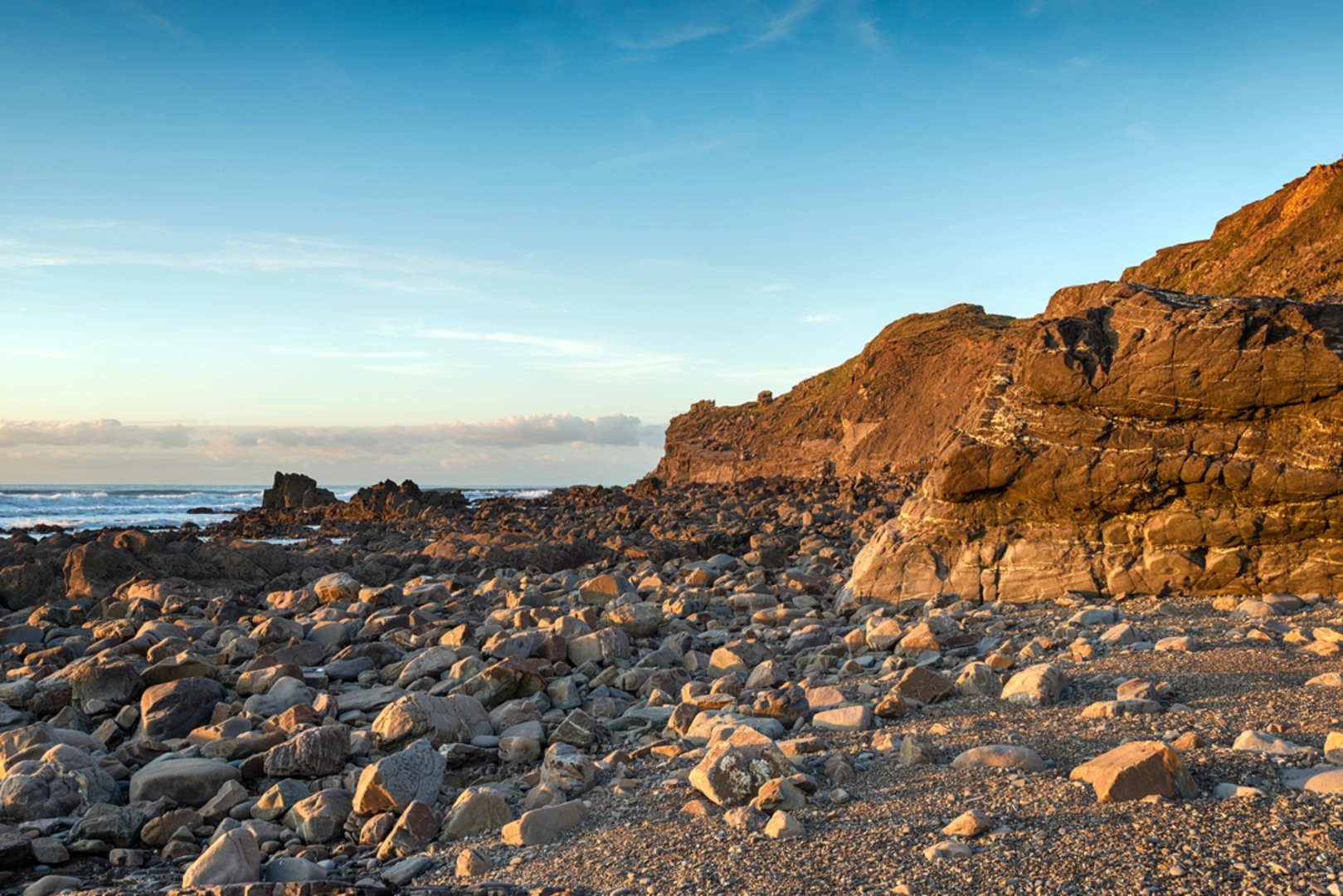 An image depicting the trail Maer Cliff Walk and its surrounding area.