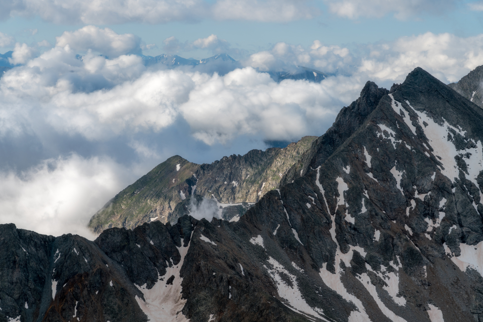 An image depicting the trail Huron Peak Trail and its surrounding area.
