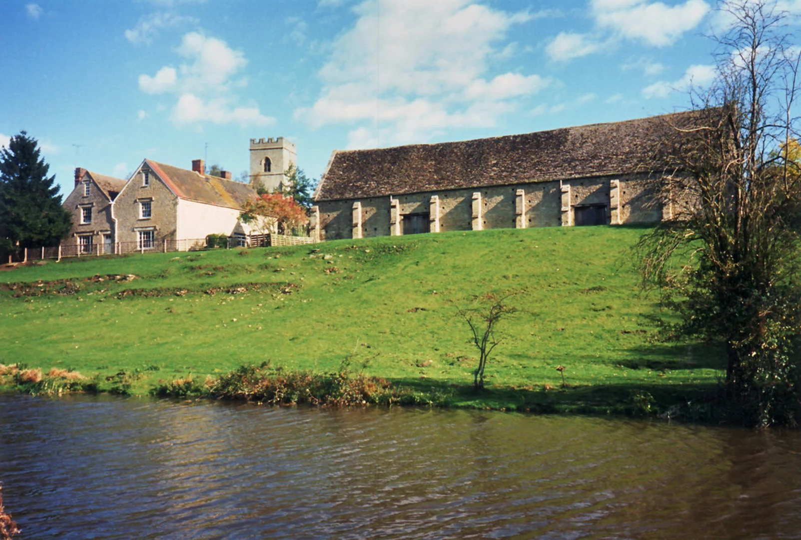 An image depicting the trail Oxford Canal Walk - Upper Heyford and its surrounding area.