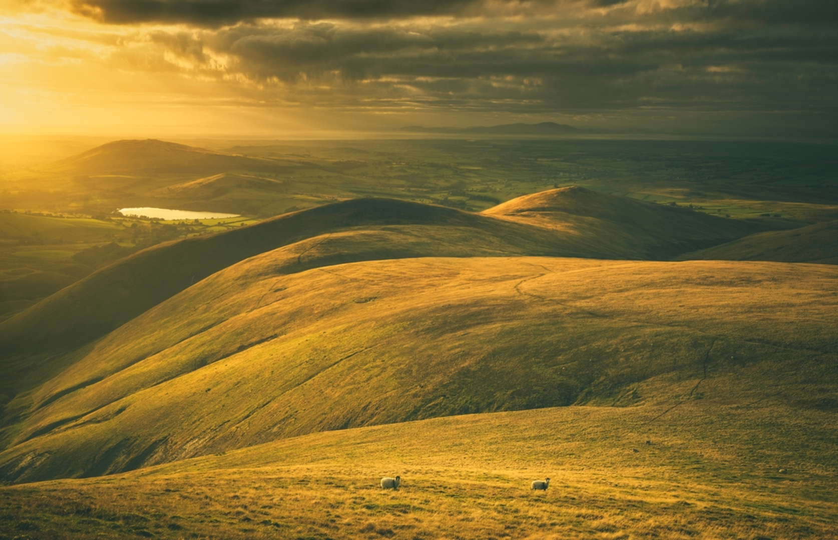 An image depicting the trail Longlands Fell and its surrounding area.