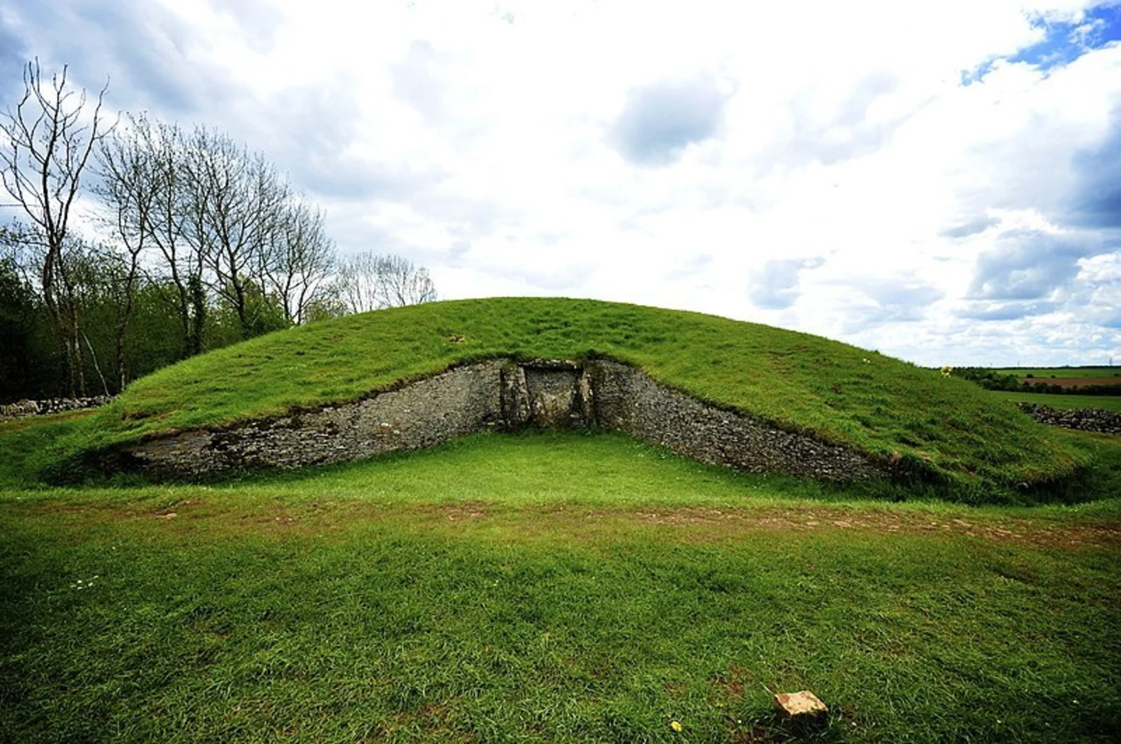 An image depicting the trail Winchcombe to Belas Knap Long Barrow and its surrounding area.