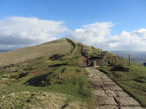 An image depicting the trail Lose Hill and Back Tor from Hope to Edale and its surrounding area.