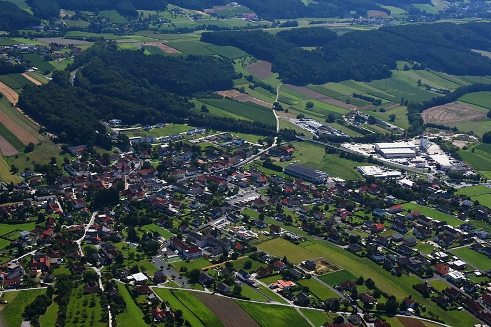An image depicting the trail Reitenau, Kirchberg and Aichberg Castles Trail and its surrounding area.
