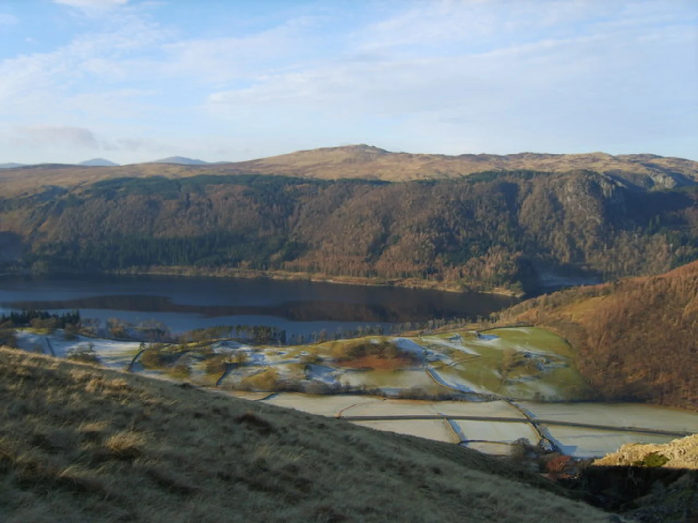 An image depicting the trail Grasmere to Thirlmere Walk and its surrounding area.