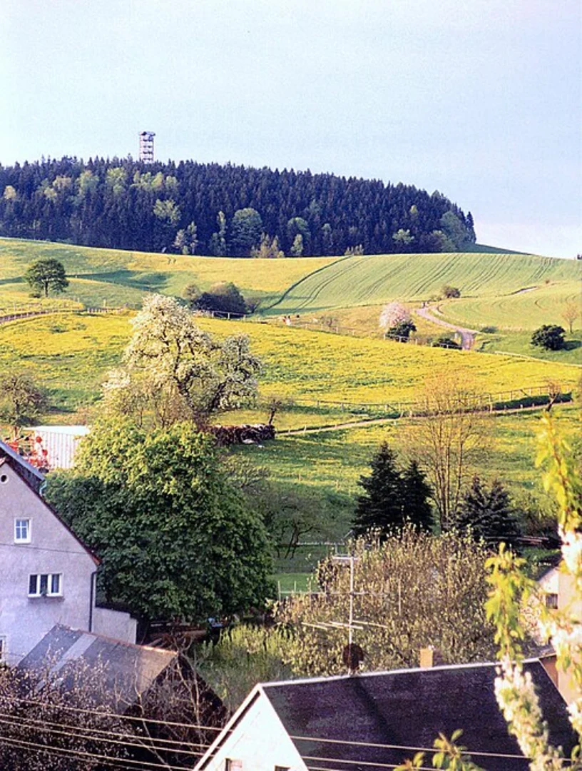 An image depicting the trail Hinterhermsdorf to Finkenberg via Dr Alfred Meiche Weg and its surrounding area.