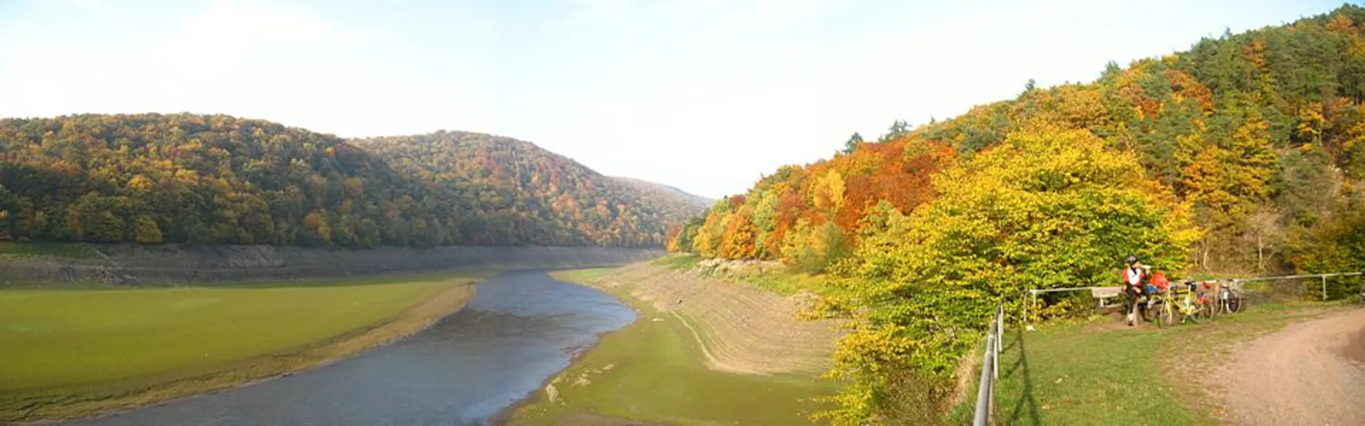 An image depicting the trail Hemfurth-Edersee to Daudenberg Walk via Oberbecken Waldeck II and its surrounding area.