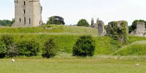 An image depicting the trail Tabular Hills Walk and its surrounding area.