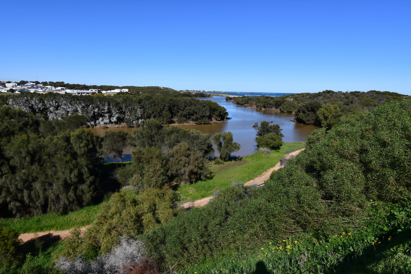 An image depicting the trail Thungara Trail 6 - Lookouts and its surrounding area.