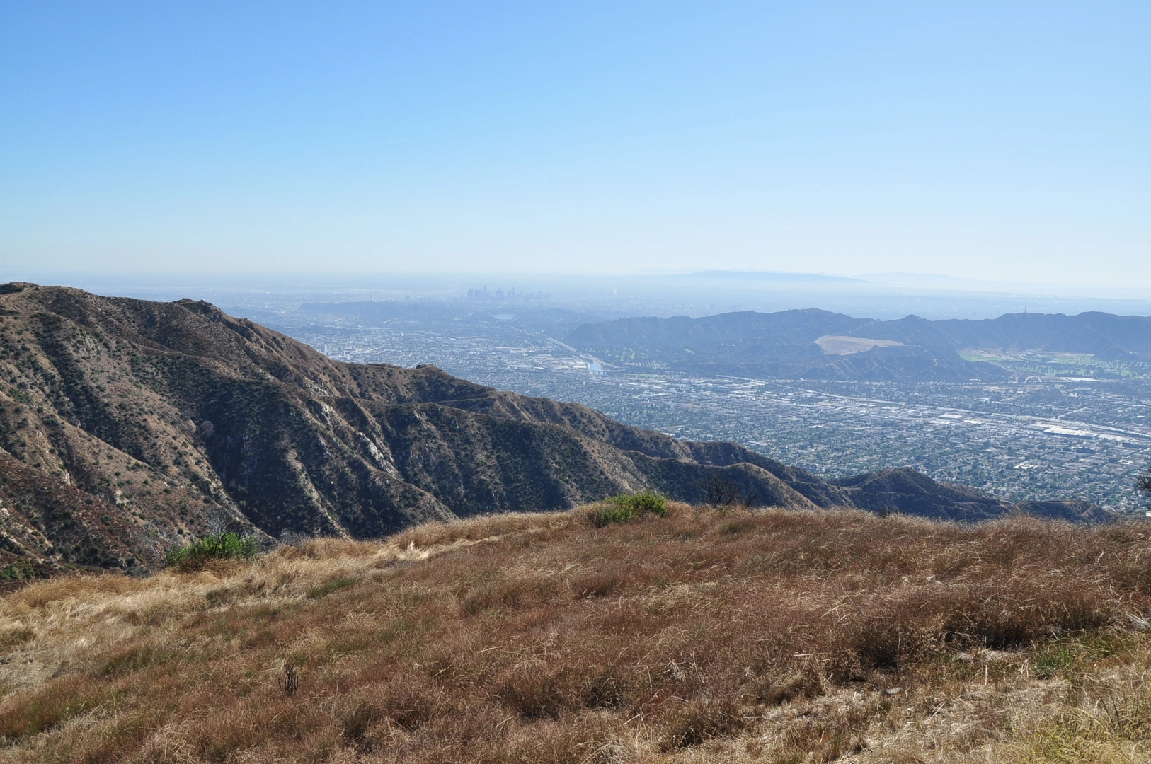 An image depicting the trail Verdugo and Tongva Peaks and its surrounding area.