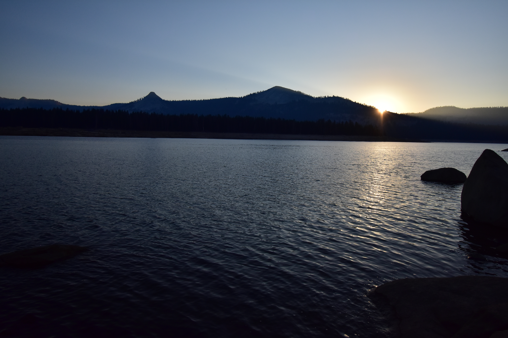 An image depicting the trail Courtright Reservoir, Cliff Lake and Bullfrog Lake Loop Trail and its surrounding area.