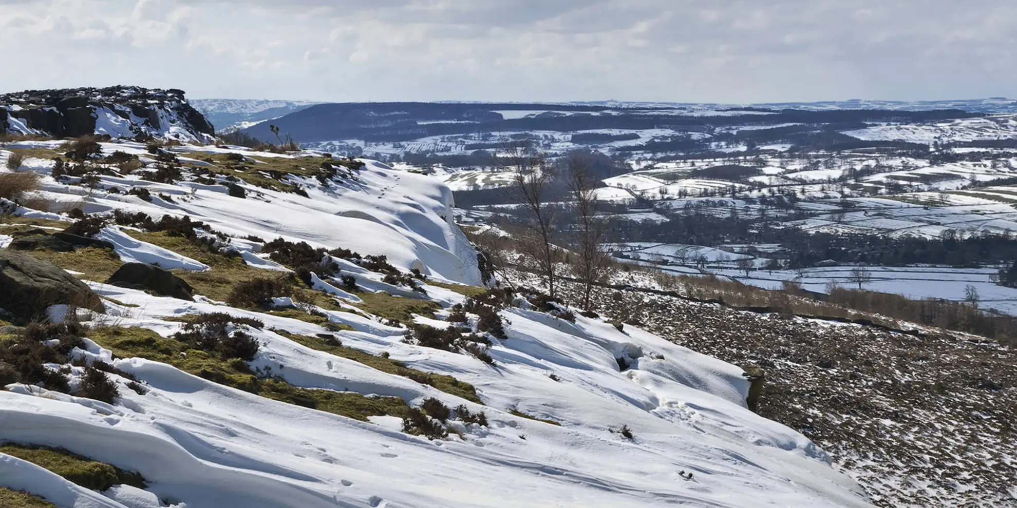 An image depicting the trail Birchen Edge - Chatsworth Walking Route and its surrounding area.