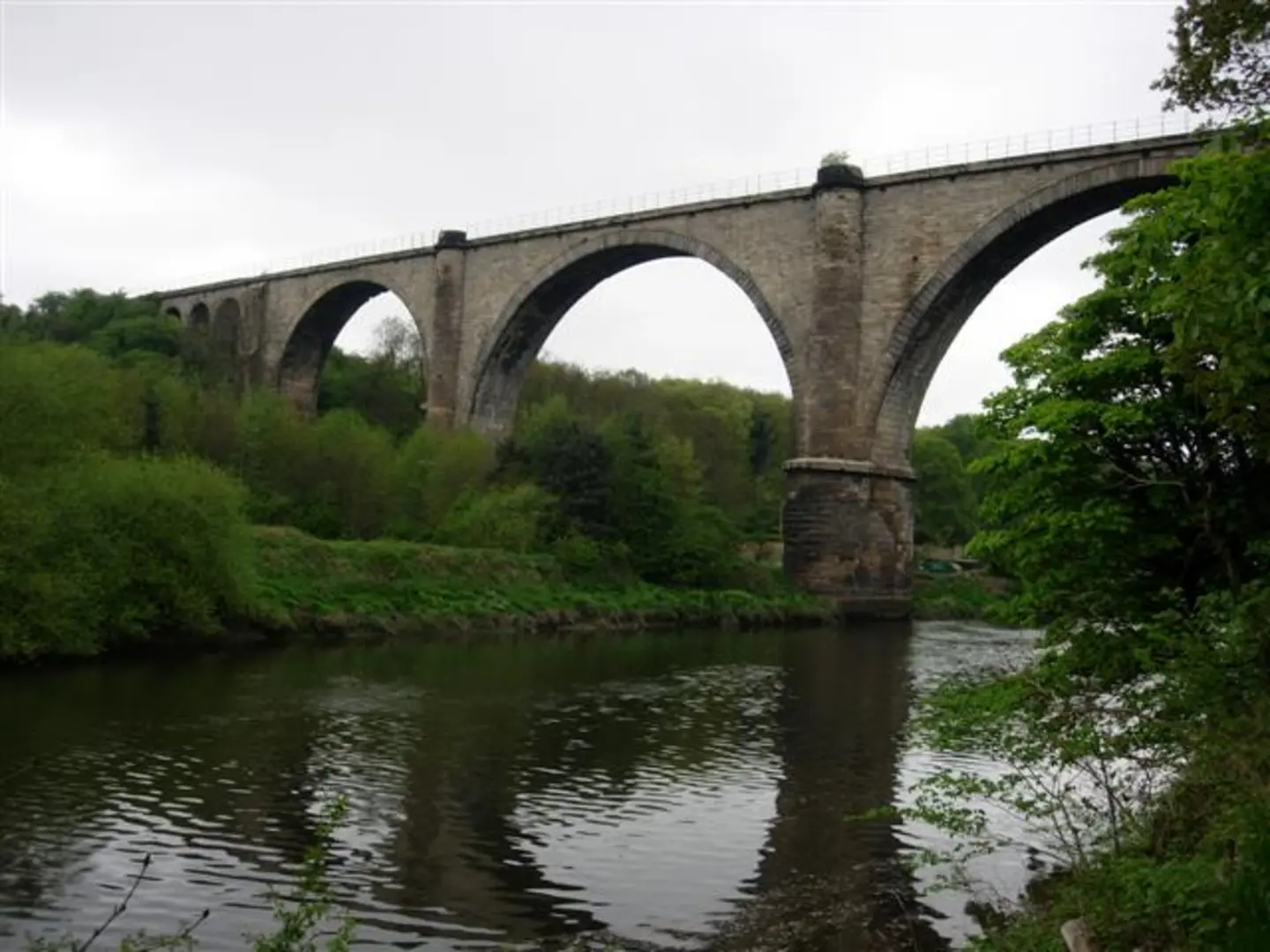 An image depicting the trail River Water and Victoria Viaduct Loop and its surrounding area.