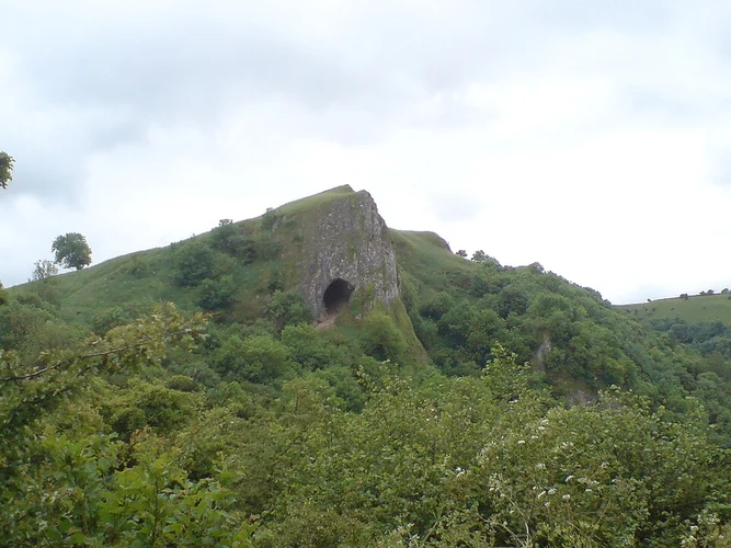 Thor's Cave and Wetton Mill Loop