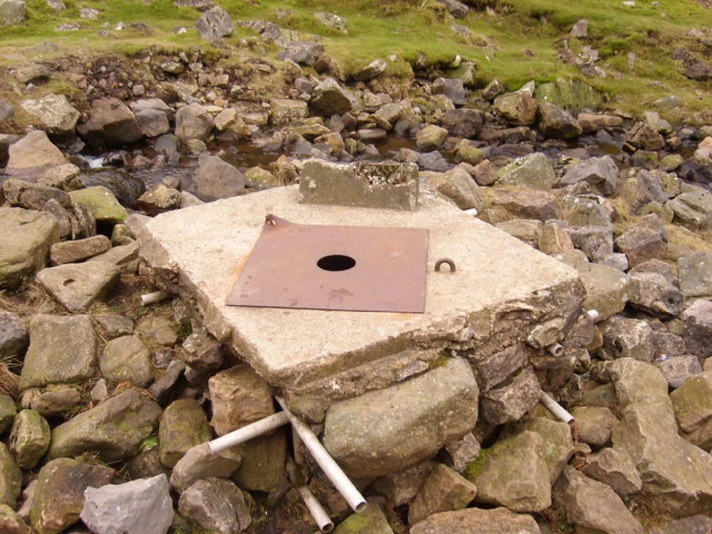 An image depicting the trail Cam Beck Cottage, Providence Pot and Hag Dyke Hostel Loop - Kettlewell and its surrounding area.
