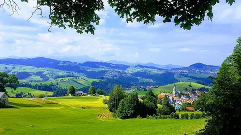 An image depicting the trail Rehetobel – Hofmühli – Städeli – Sägholz – Rehetobel and its surrounding area.