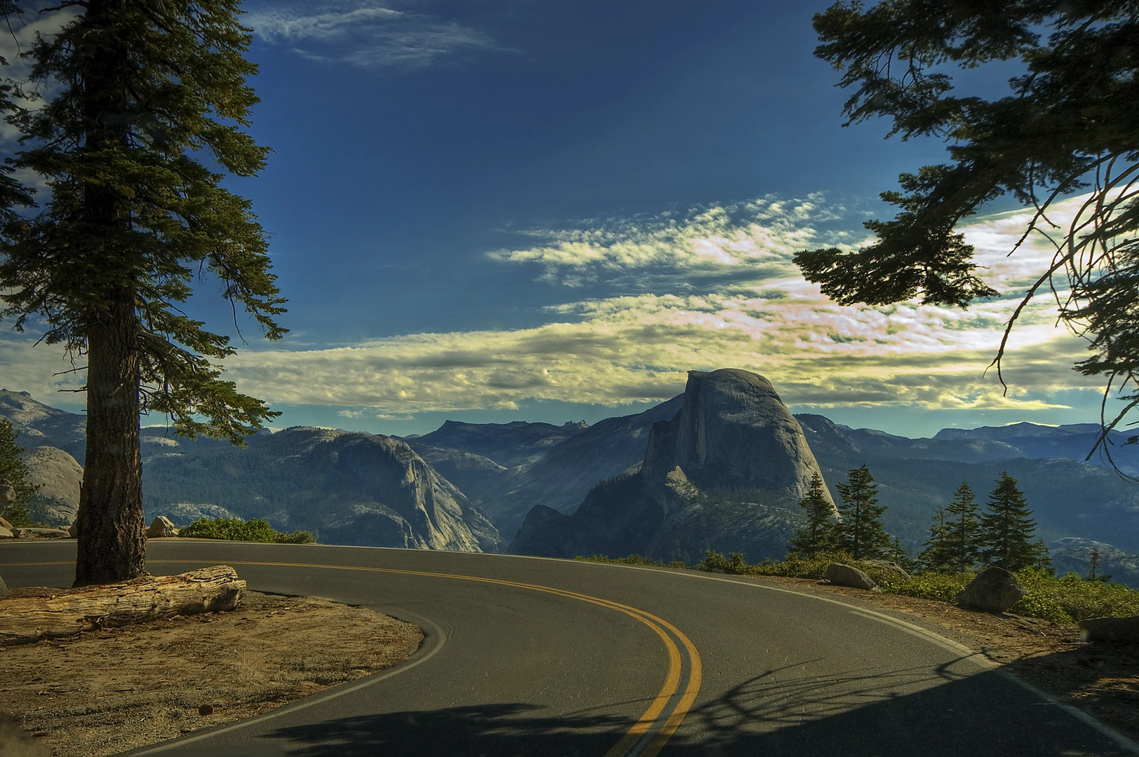 An image depicting the trail Yosemite National Park Road and its surrounding area.