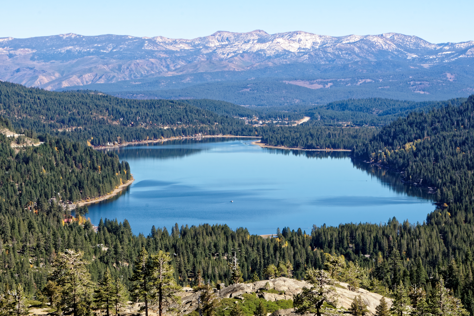 An image depicting the trail Donner Memorial State Park Loop and its surrounding area.