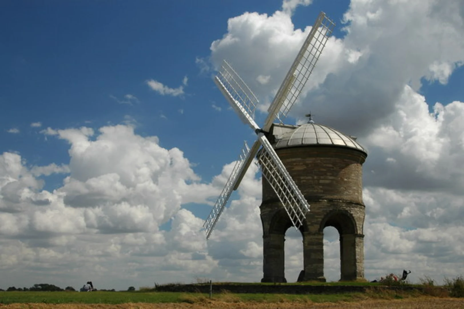 An image depicting the trail Chesterton Windmill Walk and its surrounding area.