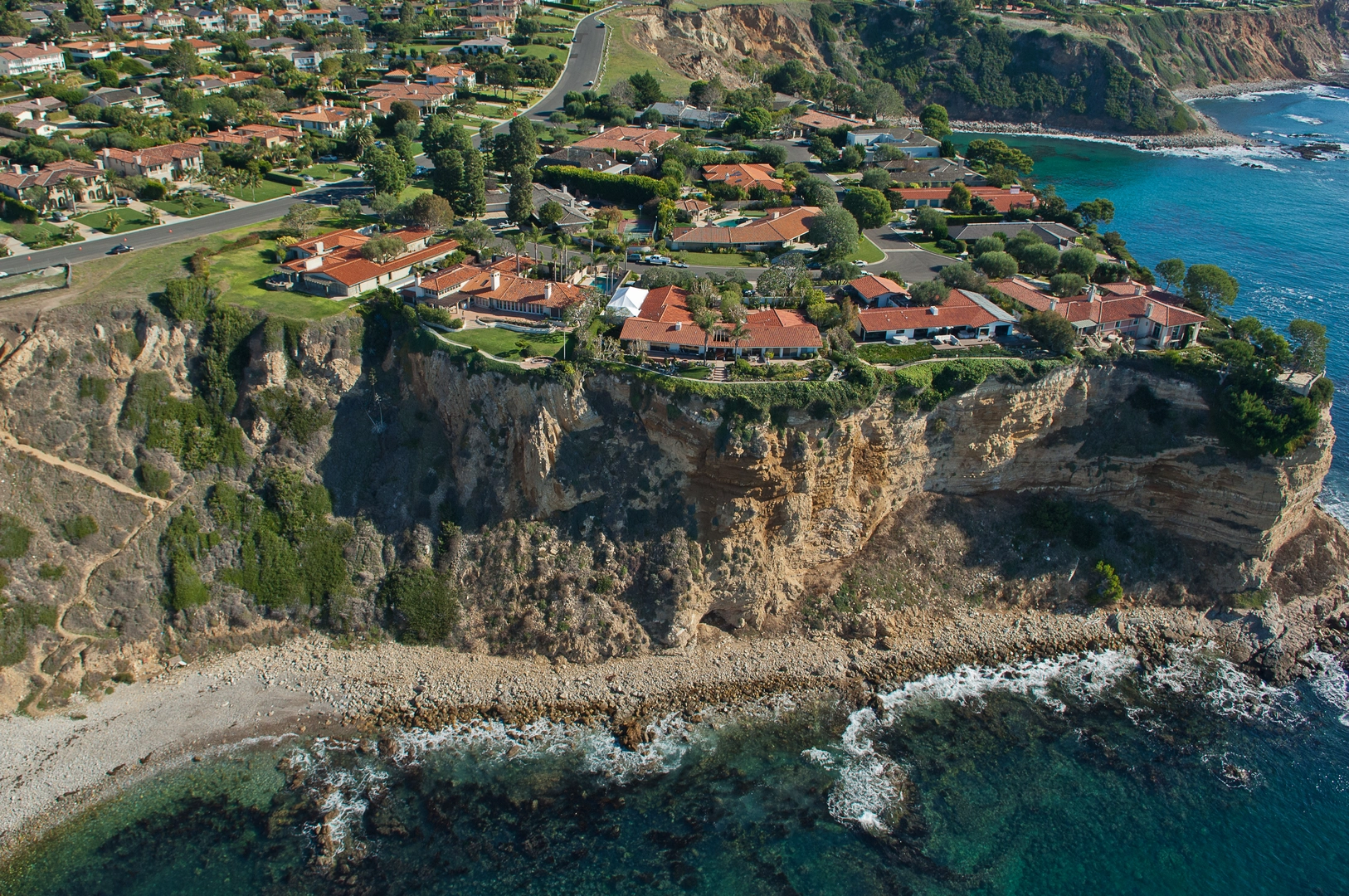 An image depicting the trail Lunada Canyon Trail and its surrounding area.