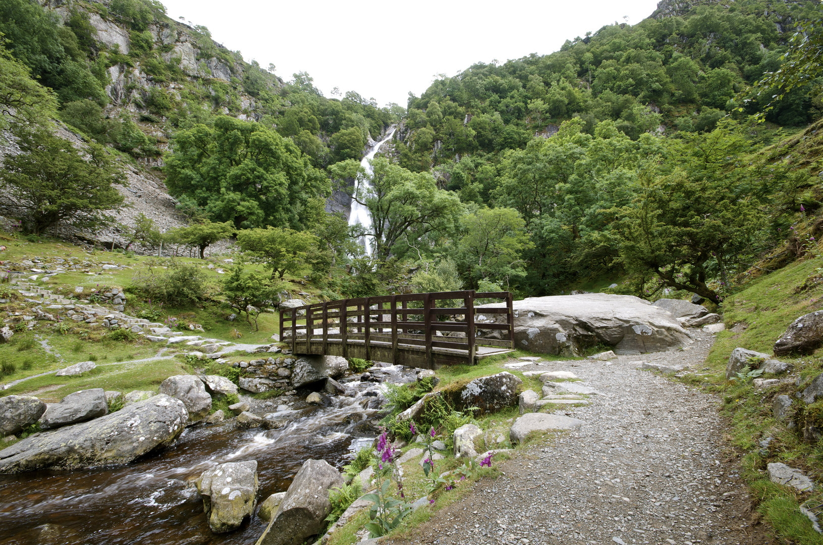 An image depicting the trail The Northern Carneddau from Abergwyngregyn and its surrounding area.