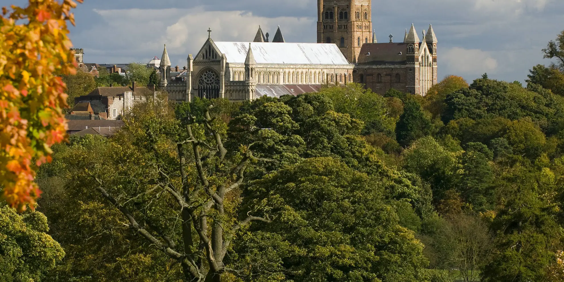 An image depicting the trail Ver-Colne Valley Walk and its surrounding area.