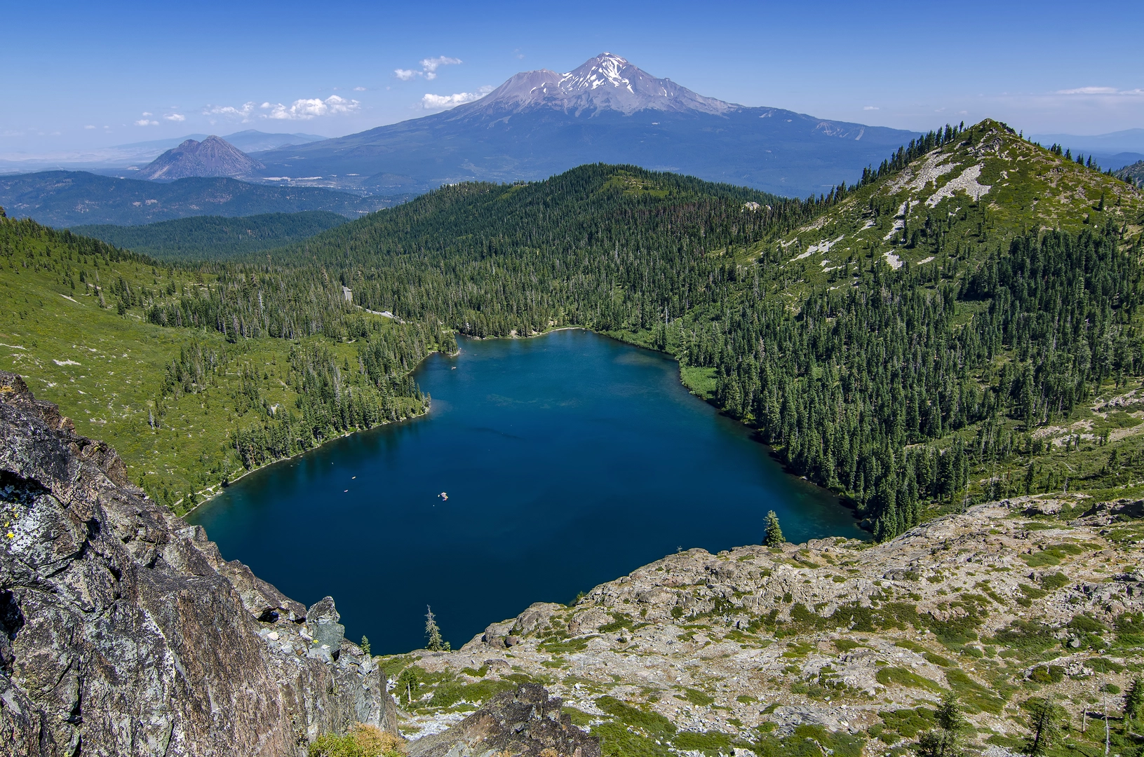 An image depicting the trail Castle Lake Trail from Castle Lake Road and its surrounding area.