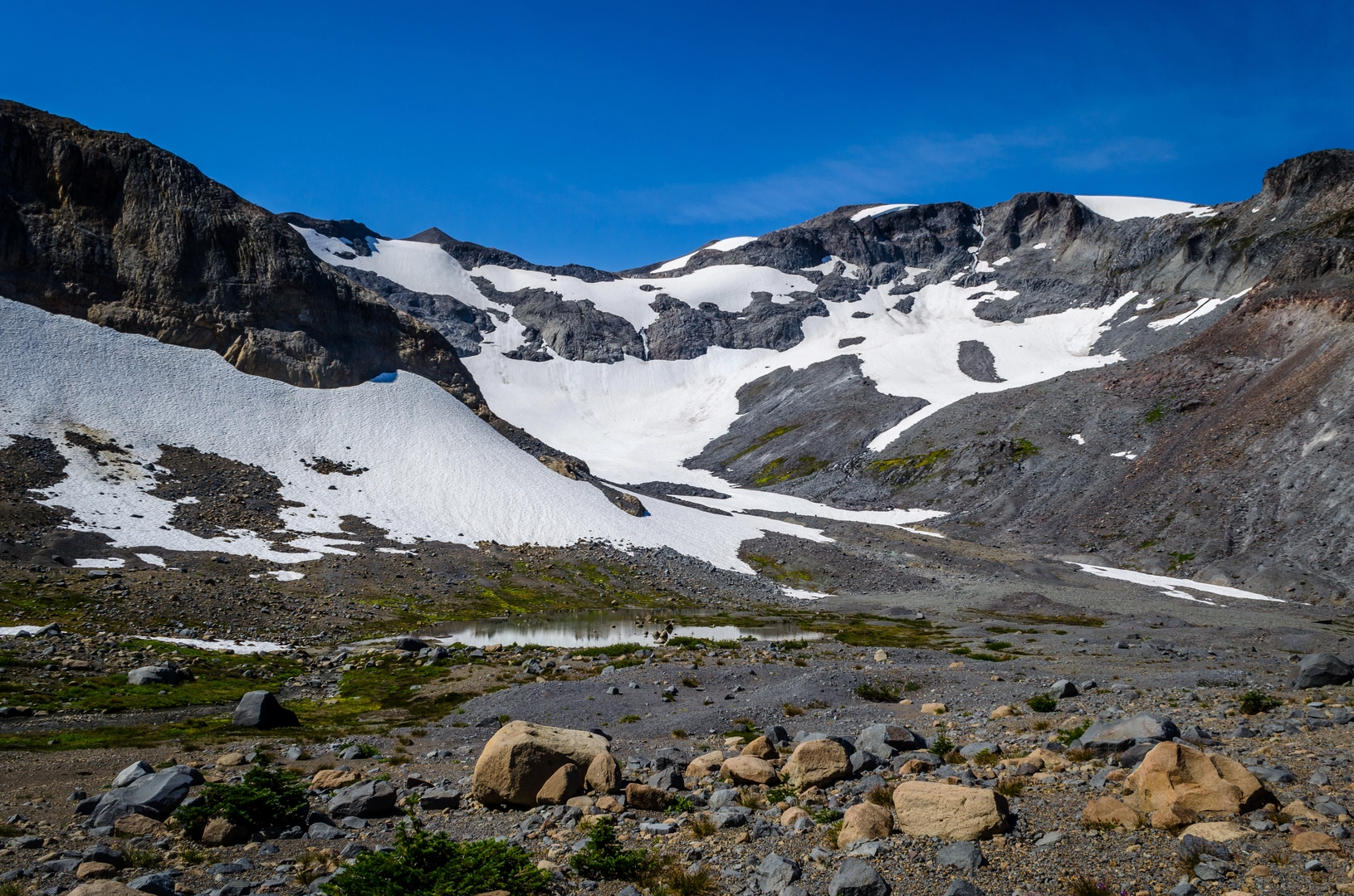 An image depicting the trail Wonderland Trail and its surrounding area.