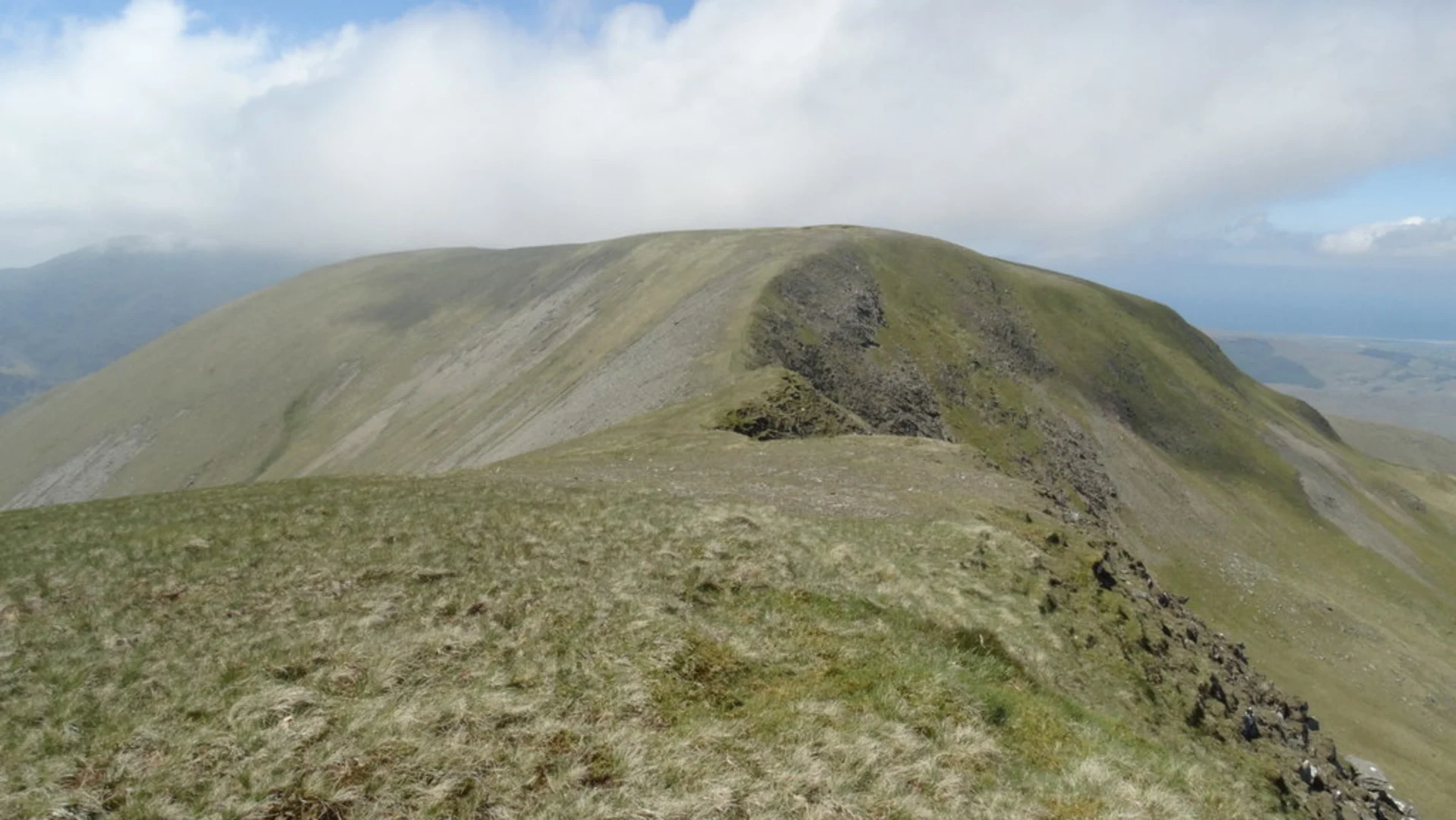 An image depicting the trail Barrclashcame Mountain Walk and its surrounding area.