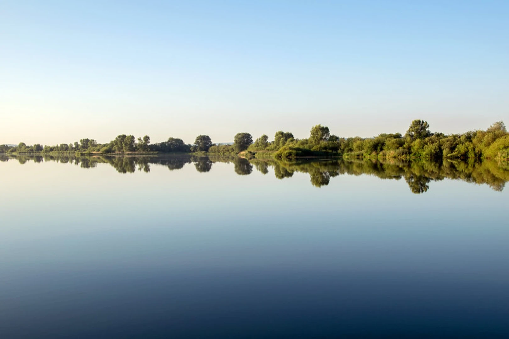 An image depicting the trail Altmühlsee Loop and its surrounding area.