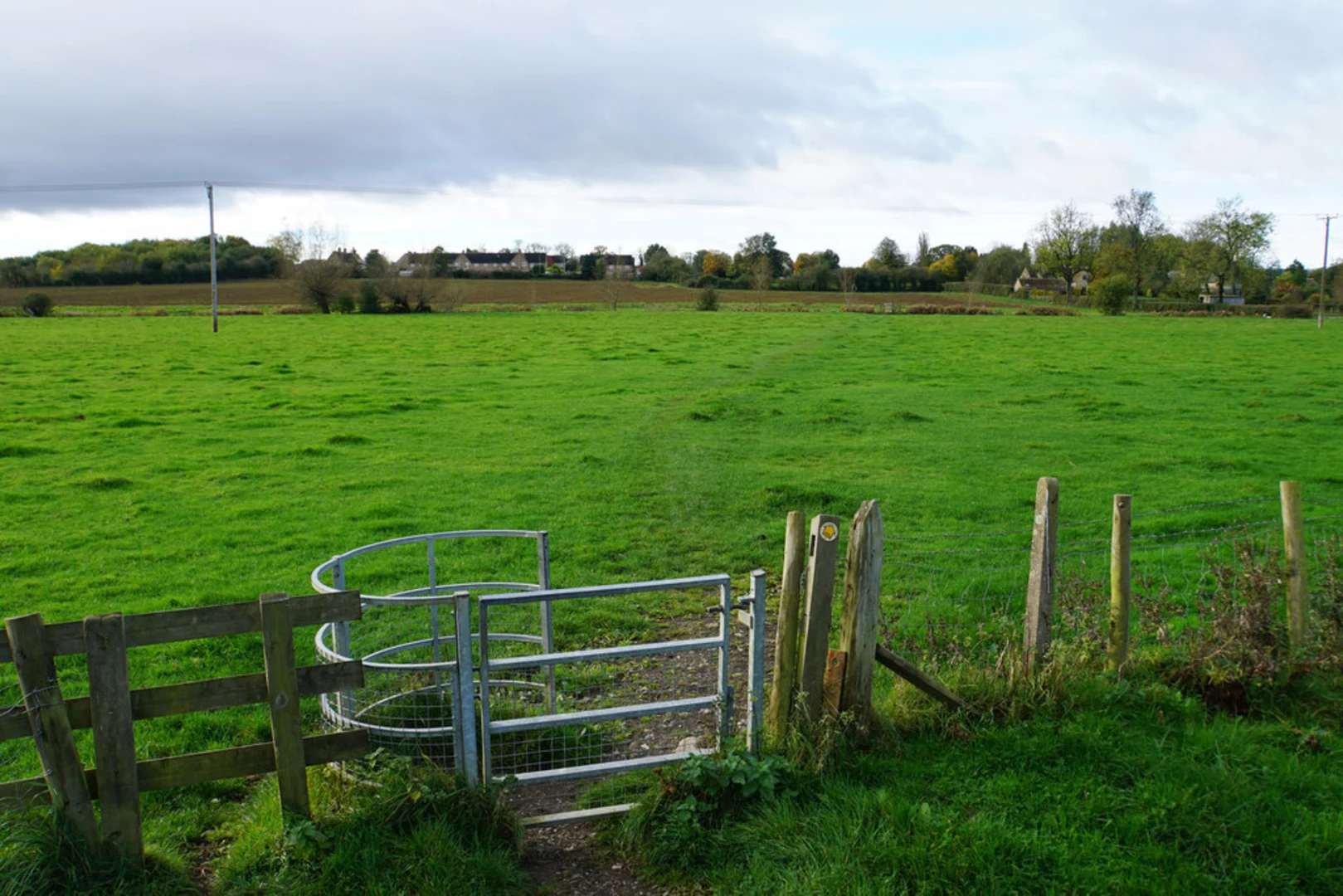 An image depicting the trail Kingham Station Short Circular and its surrounding area.