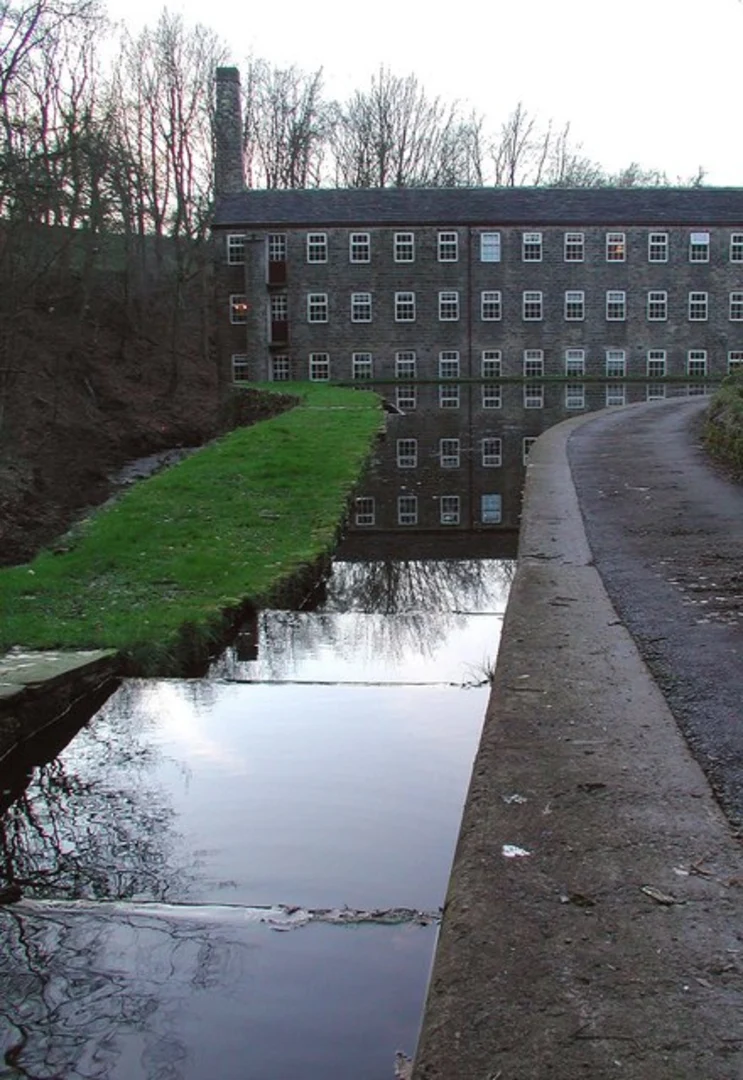 An image depicting the trail Bingley and Cullingworth Loop and its surrounding area.