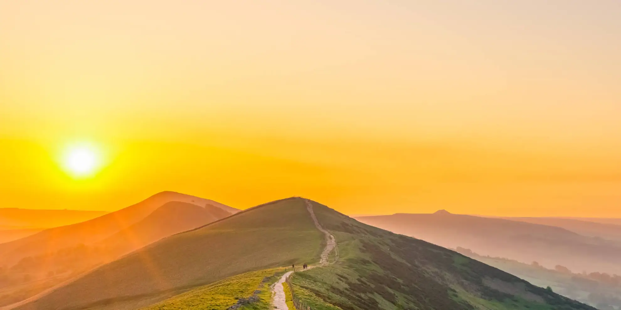 An image depicting the trail Mam Tor and Cave Dale from Castleton and its surrounding area.