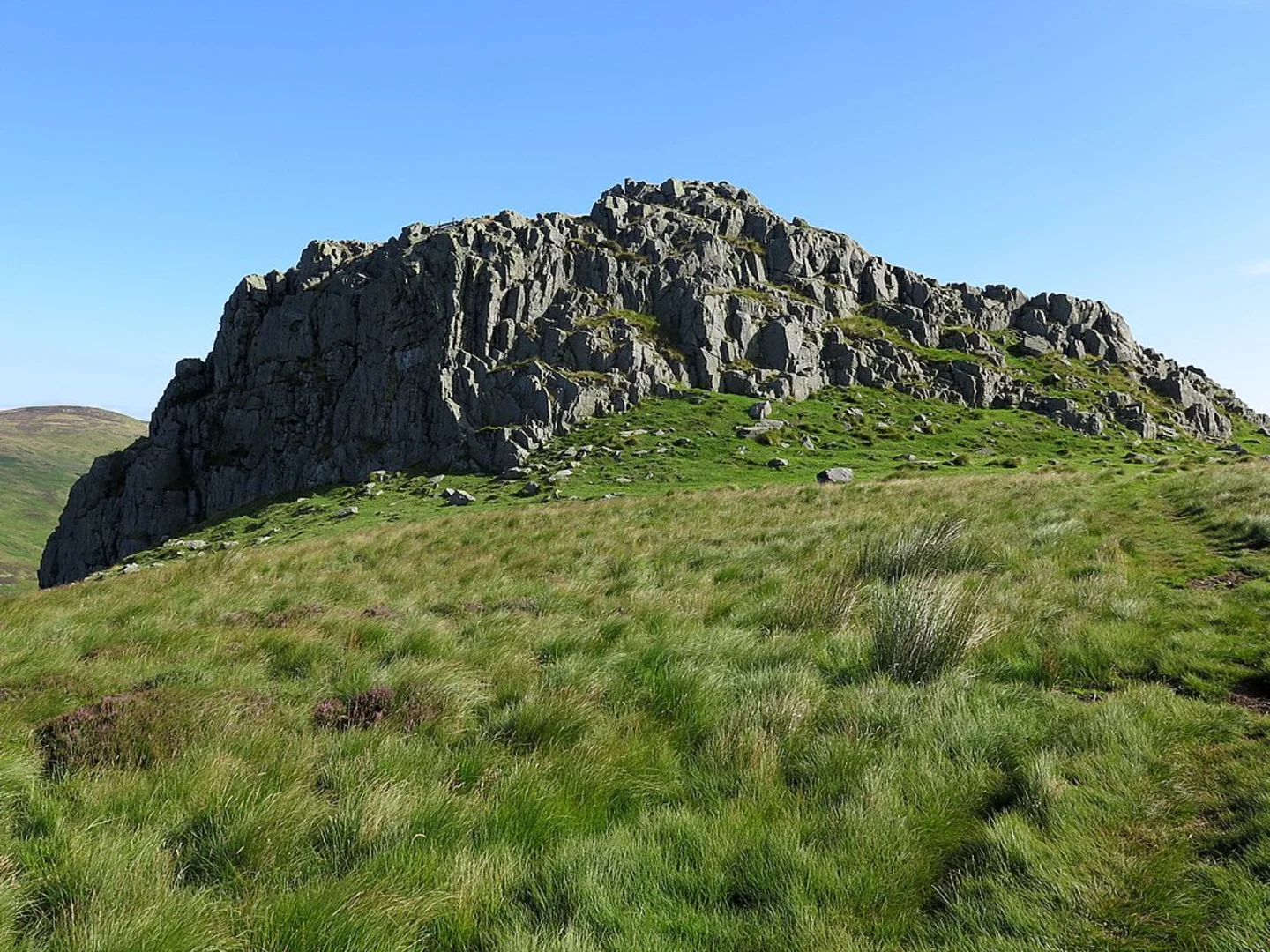 An image depicting the trail Housey Crags and Hedgehope Hill Walk and its surrounding area.