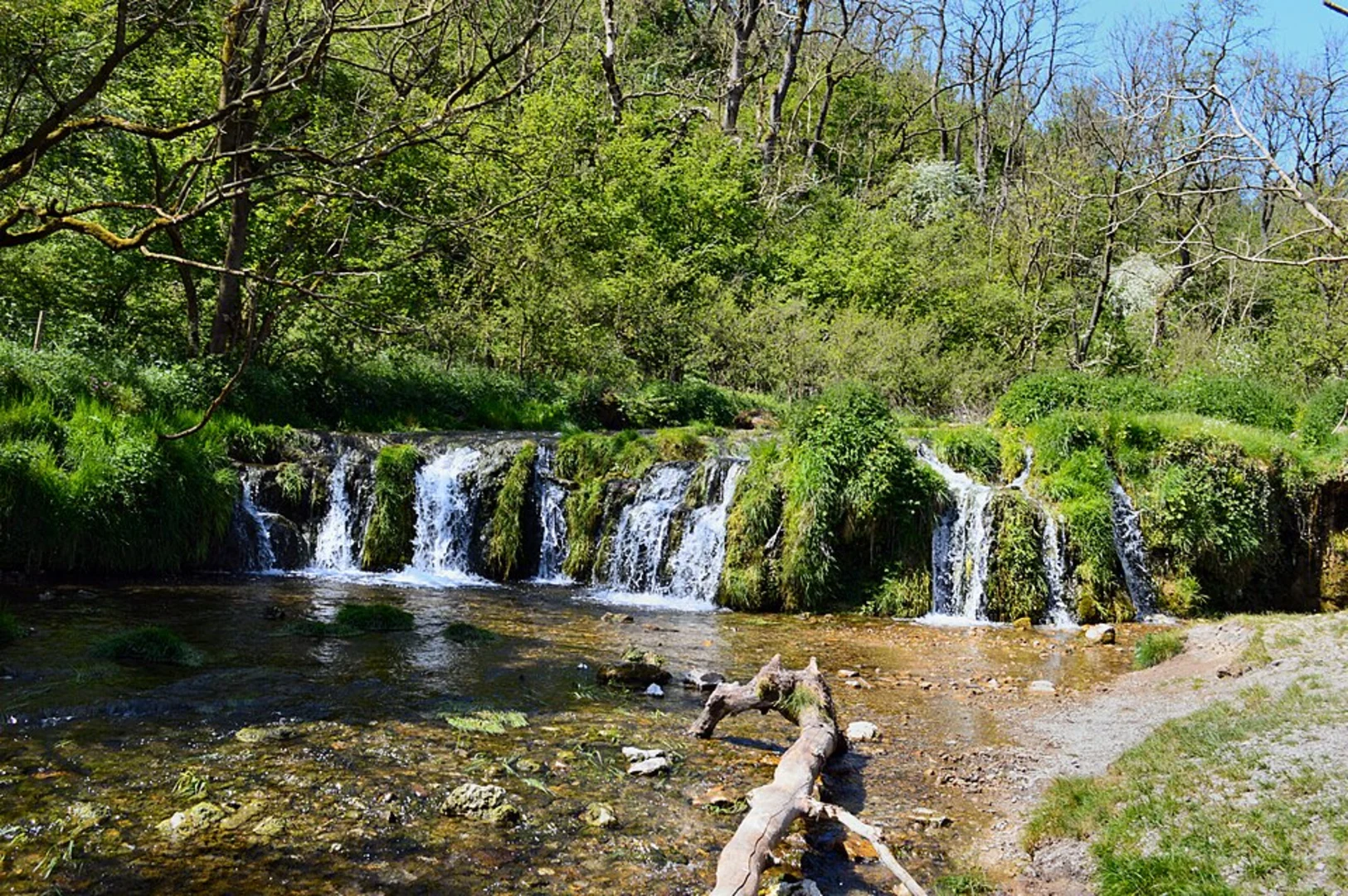 An image depicting the trail Monyash Loop via Lathkill Dale Nature Reserve and its surrounding area.