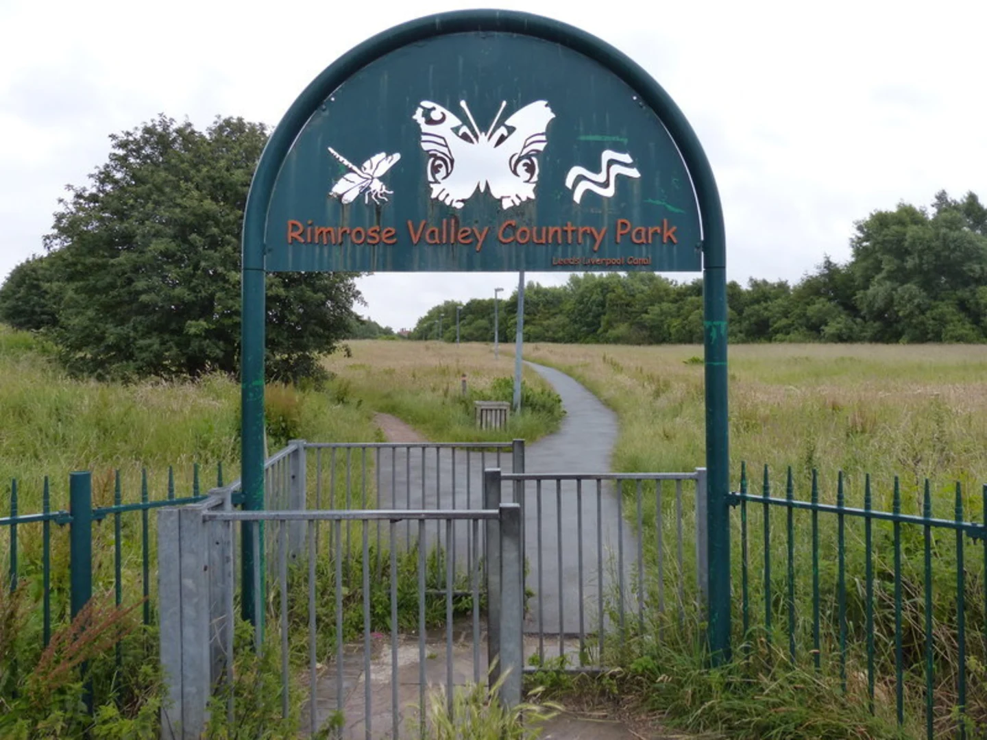 An image depicting the trail Rimrose Valley Country Park and its surrounding area.