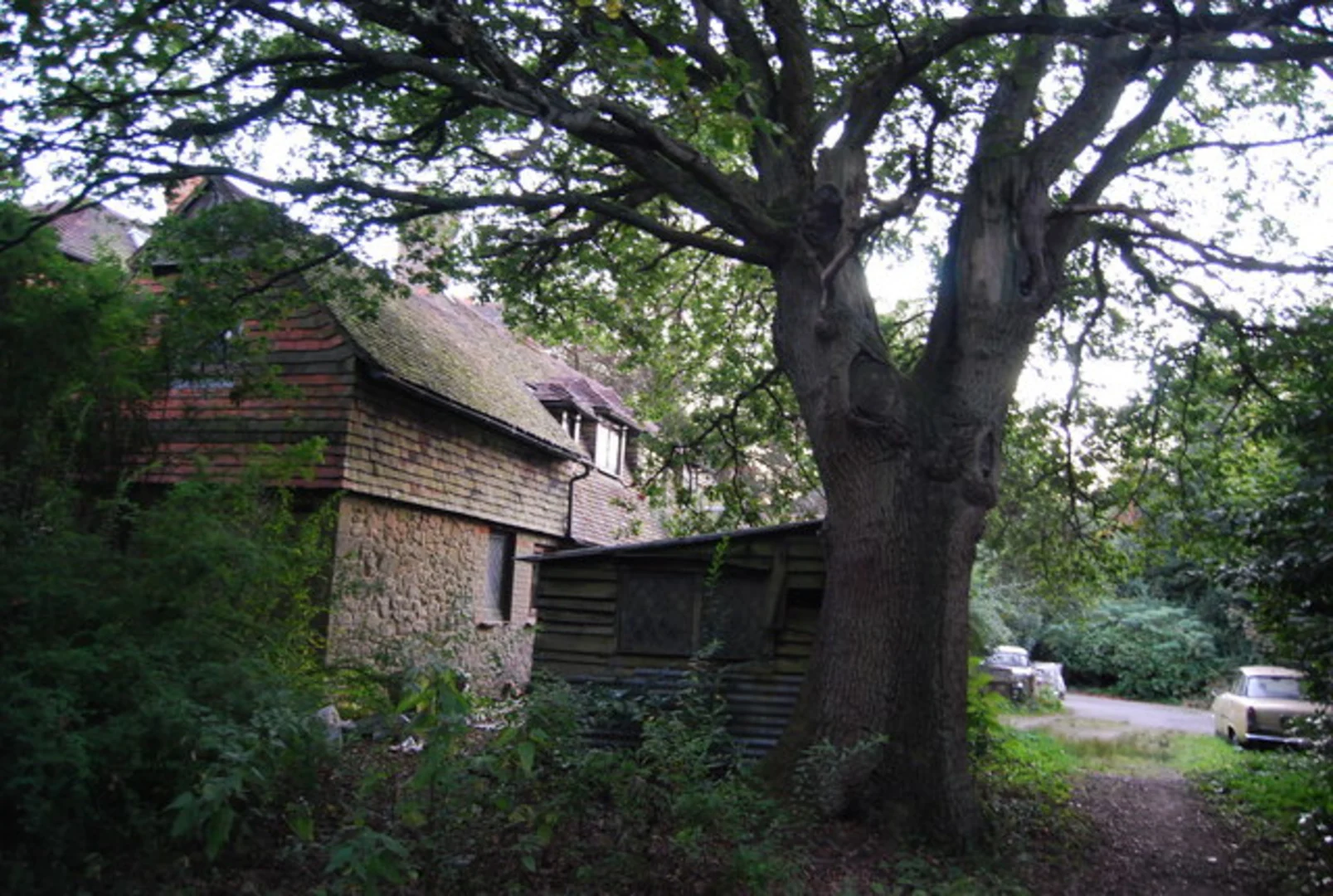 An image depicting the trail Hosey Hill, Idle Hill and Crockham Hill Loop Walk and its surrounding area.