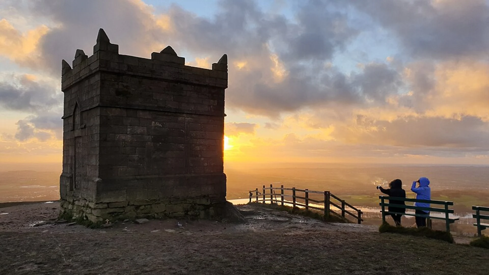 An image depicting the trail Ravington Gardens and Ravington Pike and its surrounding area.